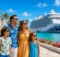 Familia paseando junto a casas de colores en el puerto con un crucero detrás