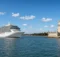 Crucero en el puerto de Lisboa junto a la Torre de Belém