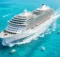 Gran barco crucero blanco navegando en mar turquesa rodeado de pequeñas embarcaciones en un día soleado